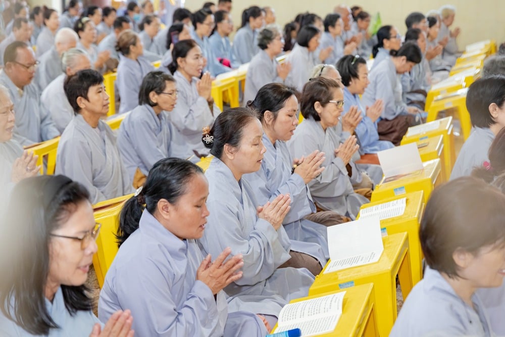 Người niệm Phật A Di Đà được 10 lợi ích tuyệt vời 1