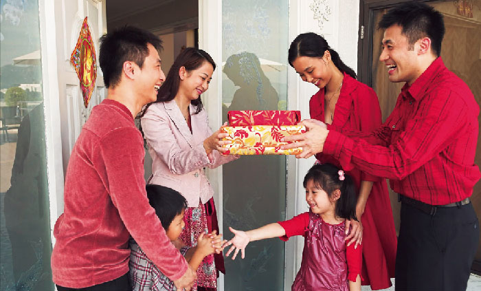 Phong tục xông đất đầu năm