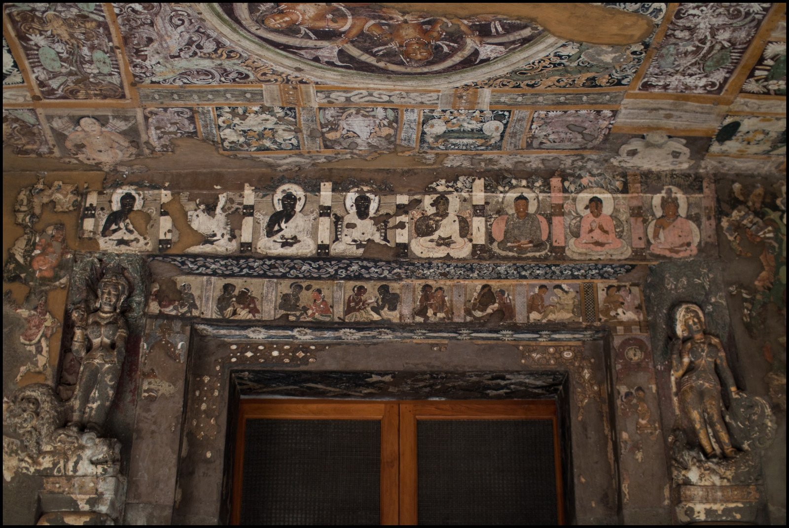 Hình tượng 7 vị Phật tại Quần thể hang động Ajanta, Ấn Độ.