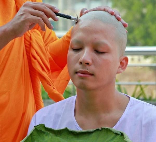 Nguồn gốc và ý nghĩa của việc cạo tóc, râu trên đầu Tăng, Ni