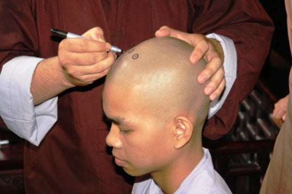 Nghi thức tấn hương trong Phật giáo Bắc tông