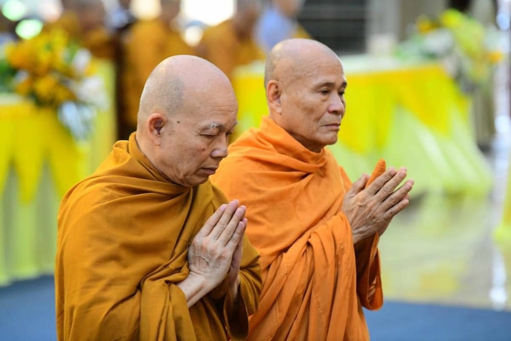 Nhị vị Hòa thượng tân trụ trì nhận quyết định bổ nhiệm