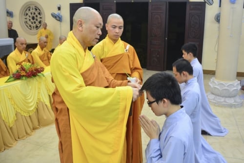 Người xuất gia mang hình ảnh trang nghiêm