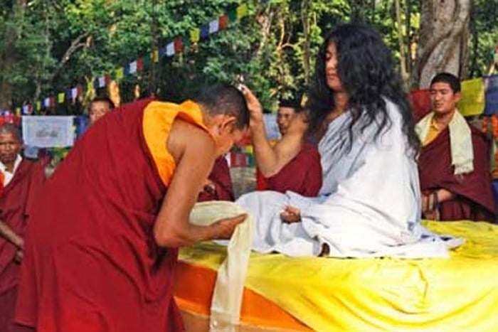 Hàng chục nghìn người đổ về Ratanpur để chiêm bái Cậu bé Phật