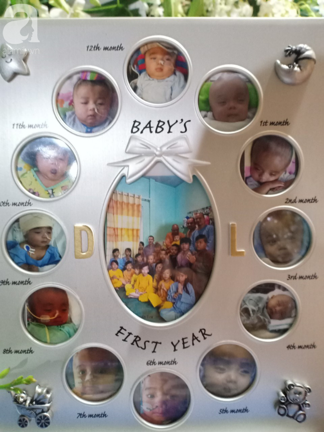 chu-linh-chi-duc-loc-2-1442 Chiếc xe tang rời chùa Vạn Đức, chú lính chì Phạm Đức Lộc từ biệt các thầy và huynh đệ về với Phật 2