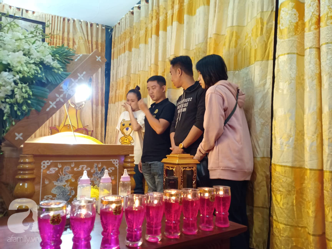 chu-linh-chi-duc-loc-3-1443 Chiếc xe tang rời chùa Vạn Đức, chú lính chì Phạm Đức Lộc từ biệt các thầy và huynh đệ về với Phật 3