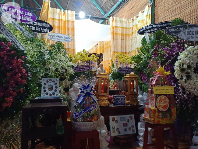 chu-linh-chi-duc-loc-5-1444 Chiếc xe tang rời chùa Vạn Đức, chú lính chì Phạm Đức Lộc từ biệt các thầy và huynh đệ về với Phật 4