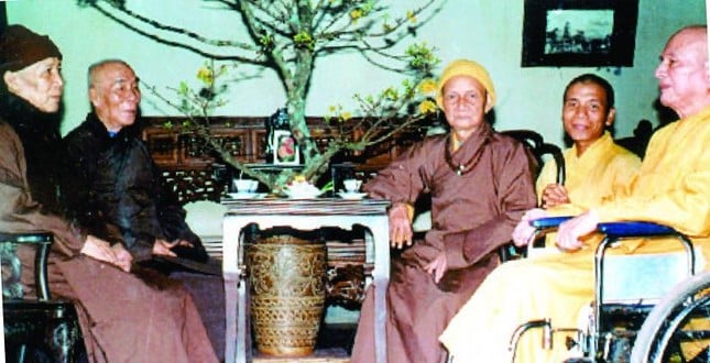 Các vị Trưởng lão tại chùa Linh Mụ