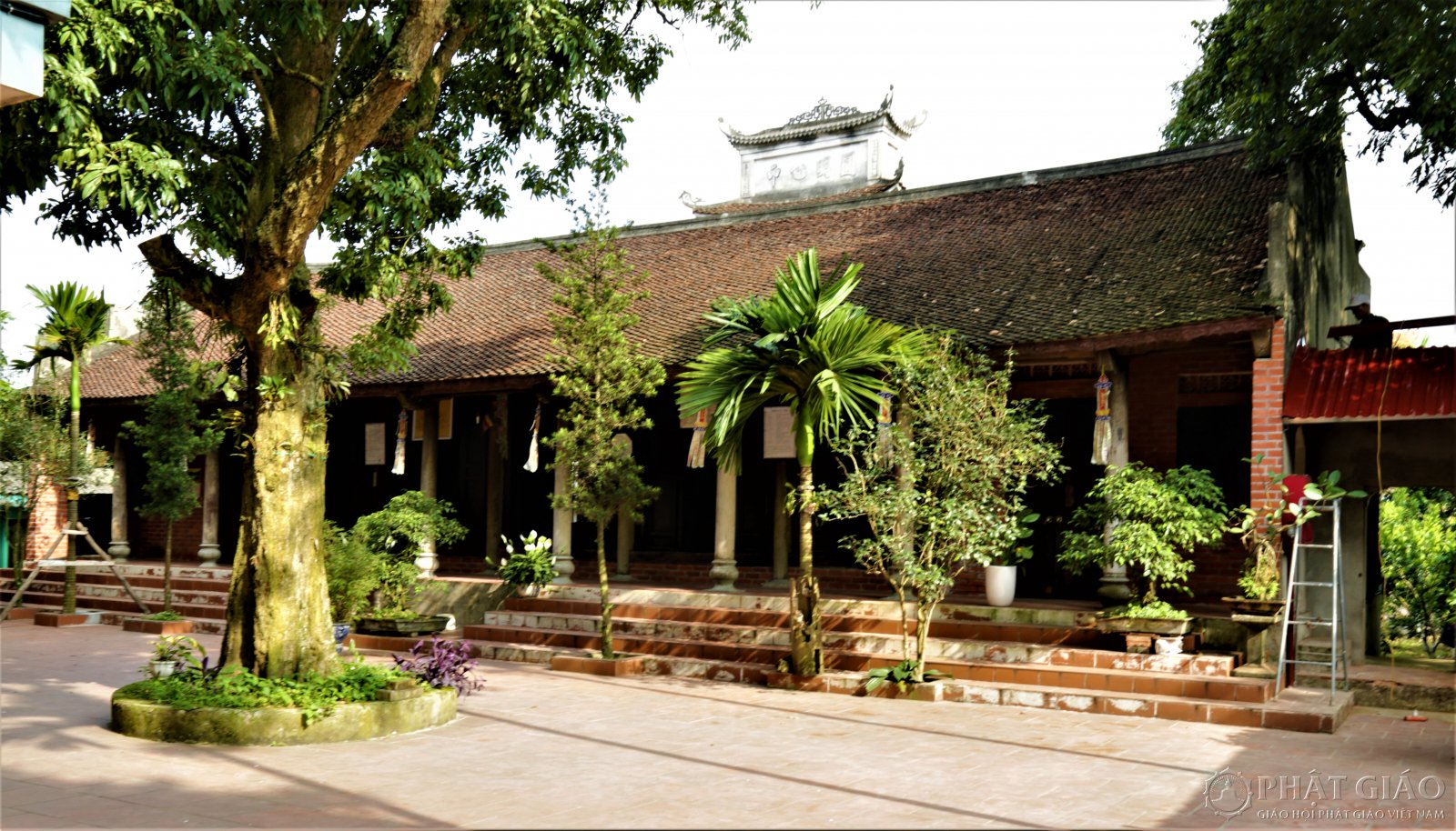 Không gian thờ Tổ tại Chùa Ráng