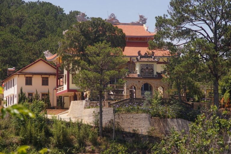 chua linh phong da lat 01 0836 1