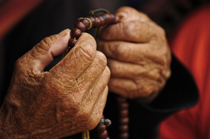 Tràng hạt là vật quan trọng trong tín ngưỡng và văn hóa Ấn Độ cổ