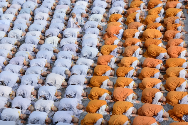 Công đức và lợi ích của pháp tu lạy Phật 4