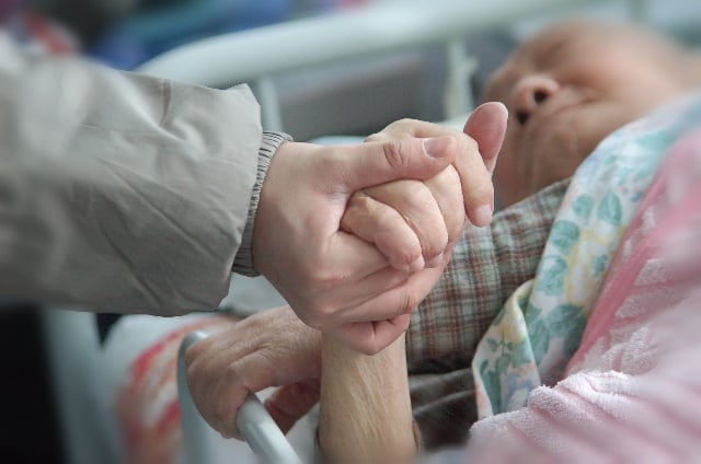 Hộ niệm cho người lâm chung thế nào là đúng cách và lợi ích nhất? 4