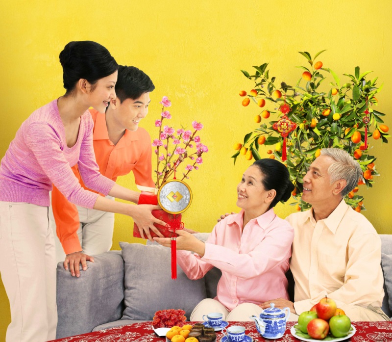 Chọn người hợp tuổi xông nhà cho gia chủ Bính Thân