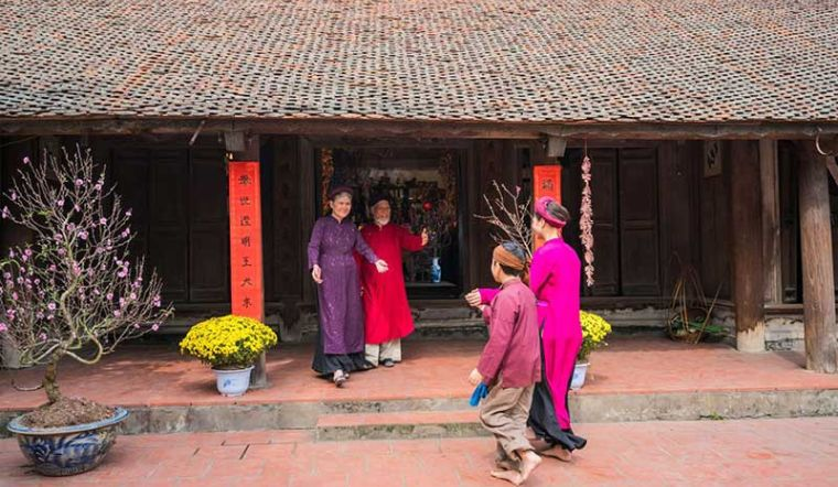 Chọn người xông đất mang lại may mắn