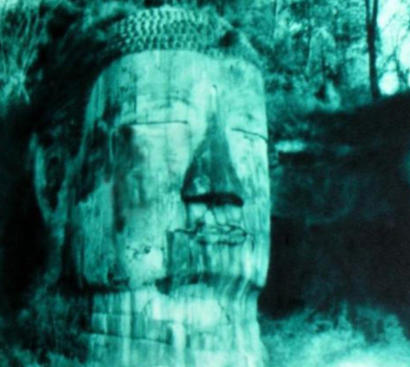 Hiện tượng Lạc Sơn Đại Phật 'nhắm mắt' và 'rơi lệ'