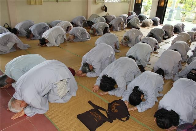 Lạy Phật hàm chứa nguyên lý y học thâm sâu 3