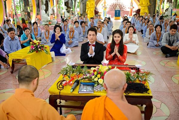 le-hang-thuan-1410-1104 Lời Phật dạy về duyên nợ trong tình yêu 1