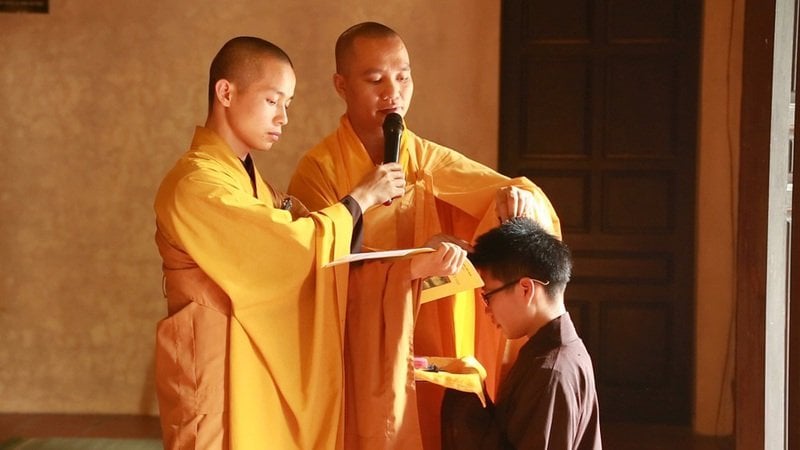 Ý nghĩa cạo tóc khi xuất gia