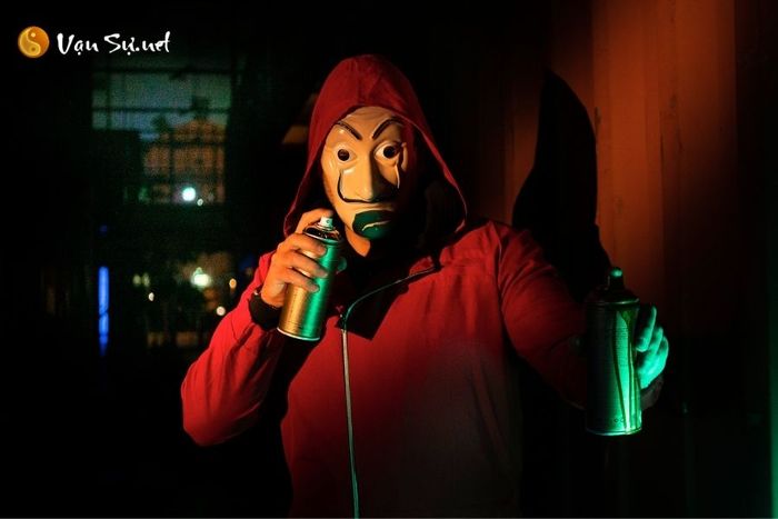 mo thay xac chet dan ong