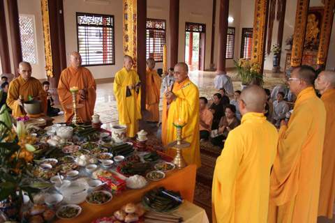 Có nên ăn đồ cúng vong không? 4