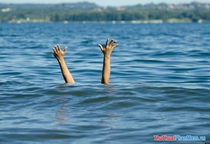 nam mo thay nguoi chet duoi song lai 090021049