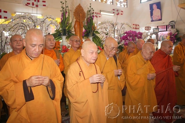 Nghi thức dâng hương trong đạo Phật