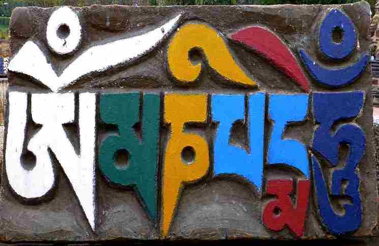 Niệm chú Om Mani Padme Hum cầu nguyện vãng sinh Cực Lạc