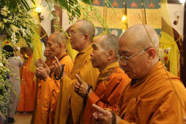 Hành động dâng hương