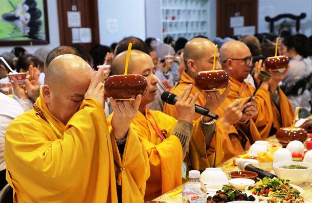 Nghi thức cúng quá đường 1