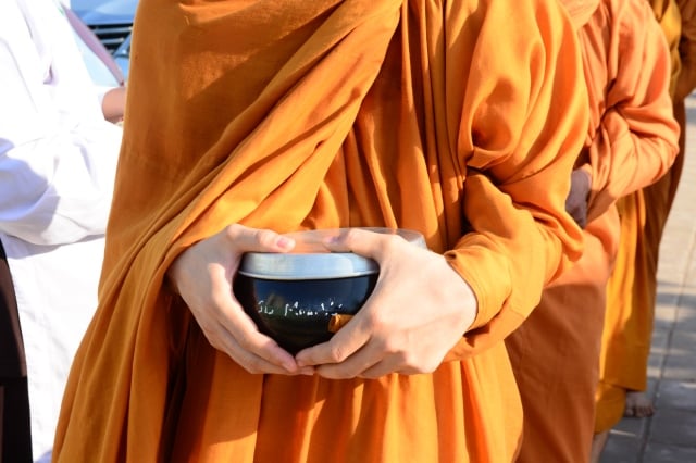 Y, Bát của đức Phật 3