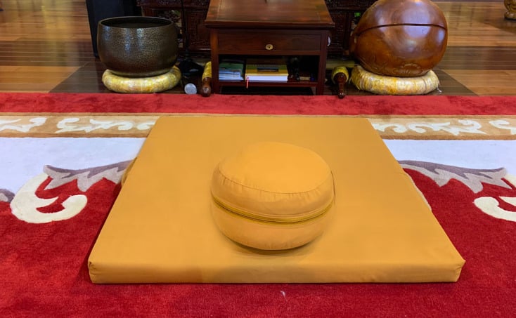 Phân biệt tọa cụ và bồ đoàn