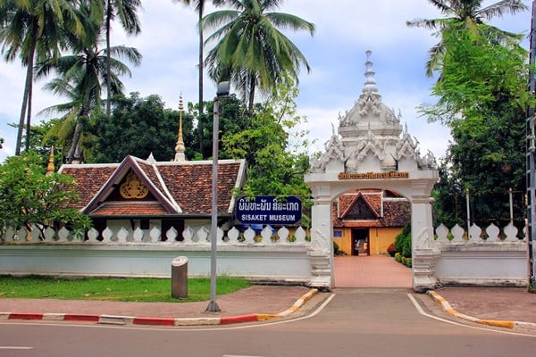 Không gian thanh tịnh tại Chùa Wat Sisaket