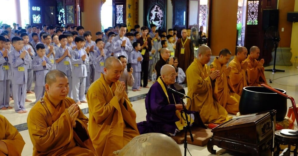 Điều cốt yếu của đọc kinh, xem kinh, niệm kinh, trì kinh là gì? 1