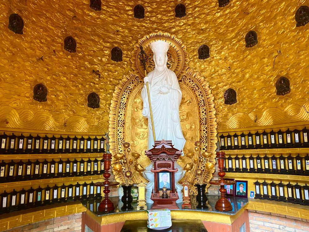 Ngôi chùa được hình thành từ lò gạch bị bỏ hoang trên đất Hà Tiên 5