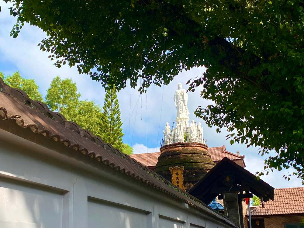 Ngôi chùa được hình thành từ lò gạch bị bỏ hoang trên đất Hà Tiên 7