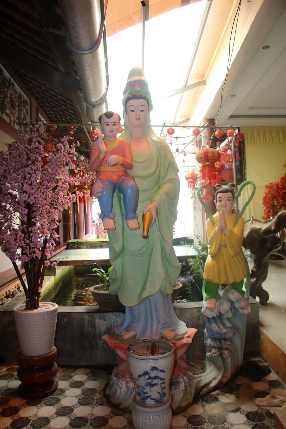 Chùa Linh Ứng trên đèo Rọ Tượng 12