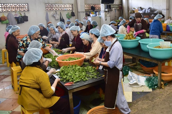 Người đi làm công quả được gì? 1