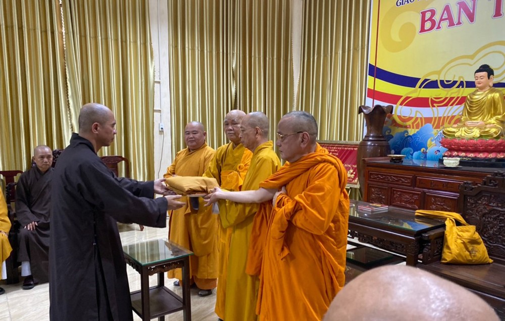 Tu sĩ Thích Nhuận Nghi sám hối, xin hoàn tục 2