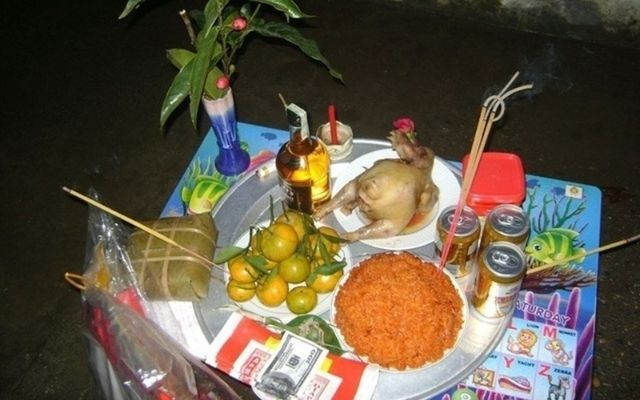 Mâm cúng giao thừa ngoài trời