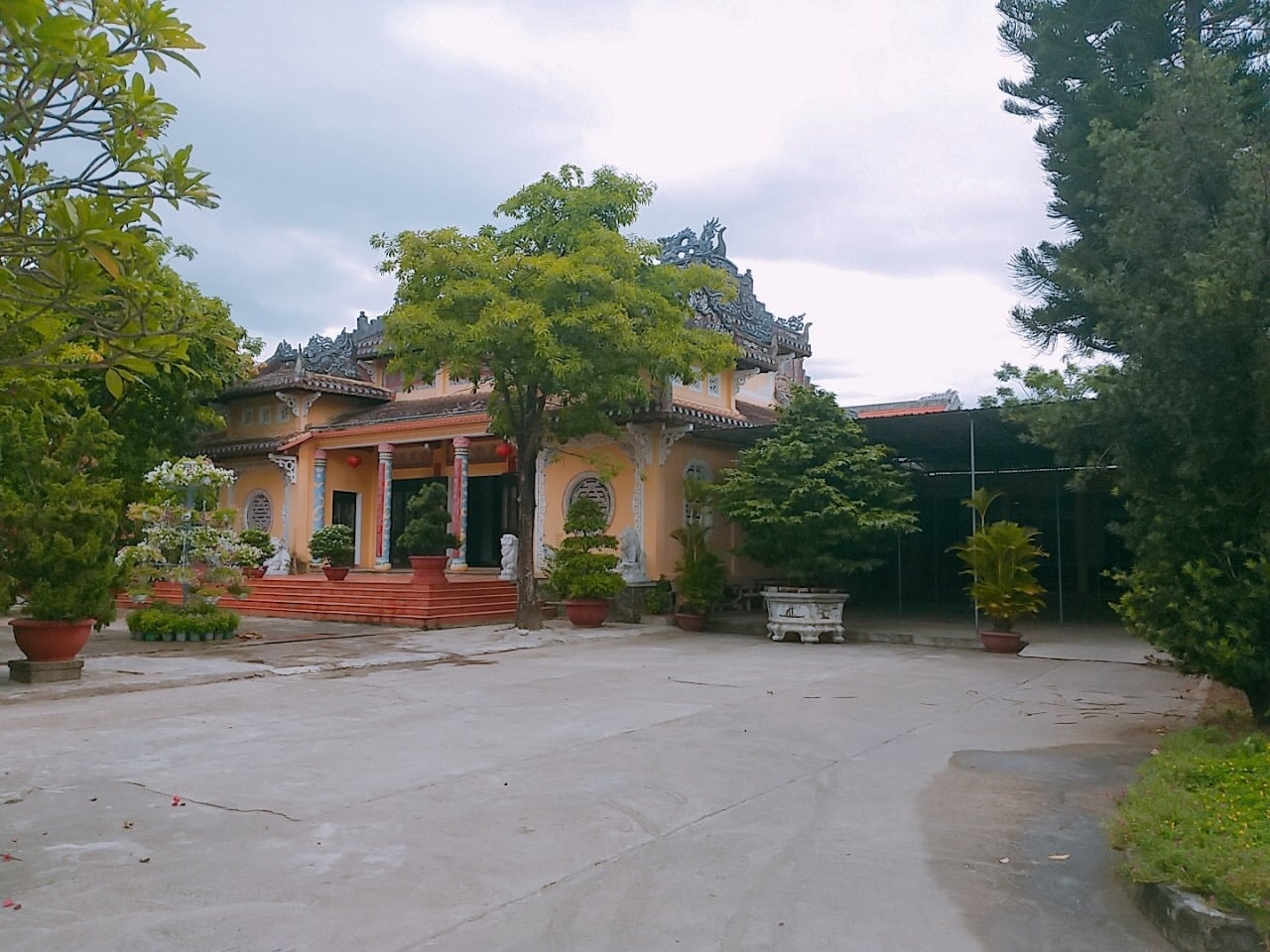 Vẻ đẹp an lạc của chùa Thọ Quang bên dòng sông Cẩm Lệ thơ mộng 4