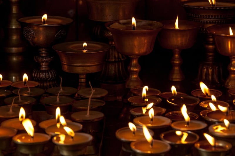 Cách tụng kinh cầu siêu cho người mất tại nhà 1