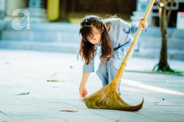 Đẹp thoát tục bộ ảnh của bé Phật tử 7 tuổi 2