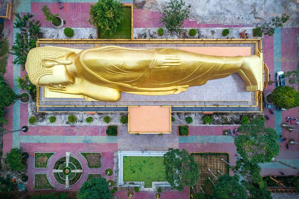 Tượng Phật nhập Niết Bàn tại chùa Vàm Ray