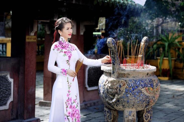 Thắp nén hương lòng tưởng nhớ người đã khuất 2 5fdzfcg 0939 1