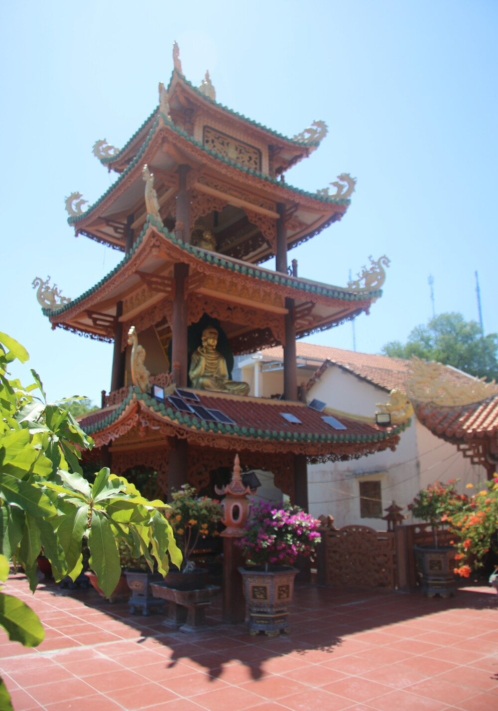 Chùa Linh Ứng trên đèo Rọ Tượng 5