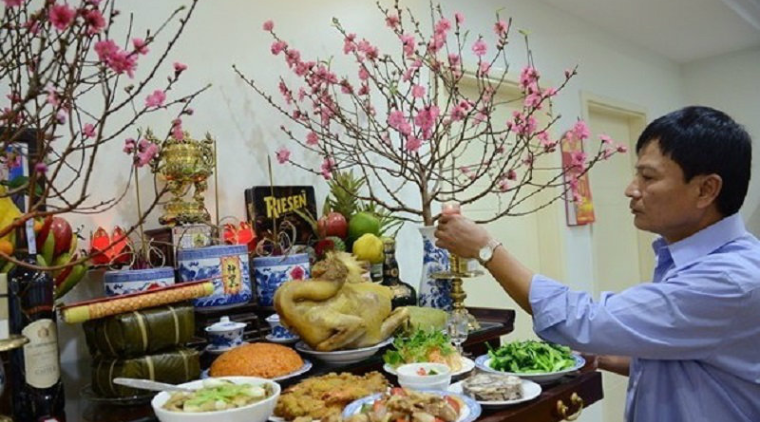 Văn khấn mùng 1 Tết cúng gia tiên