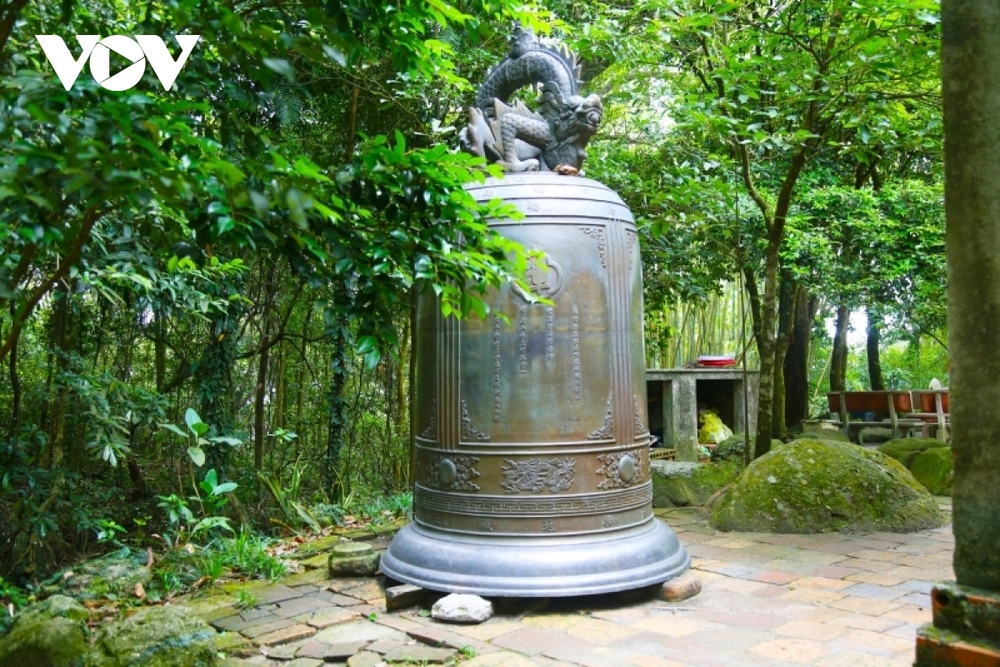 Chùa Lôi Âm Thượng - ngôi cổ tự trầm mặc giữa không gian xanh 10