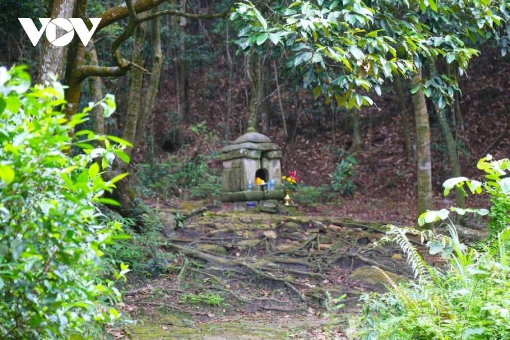 Chùa Lôi Âm Thượng - ngôi cổ tự trầm mặc giữa không gian xanh 12