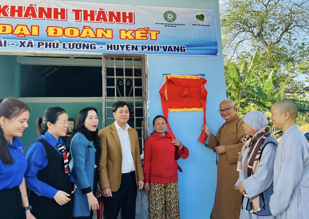 a4-1113 Đại đức Thích Nguyên Quang: “Tự nghiệm, tôi thấy mình có ‘nghiệp’ thiện nguyện” 2